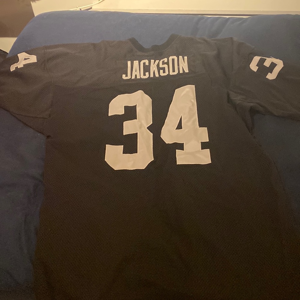 Mitchell & Ness throw back Bo Jackson Raiders jersey